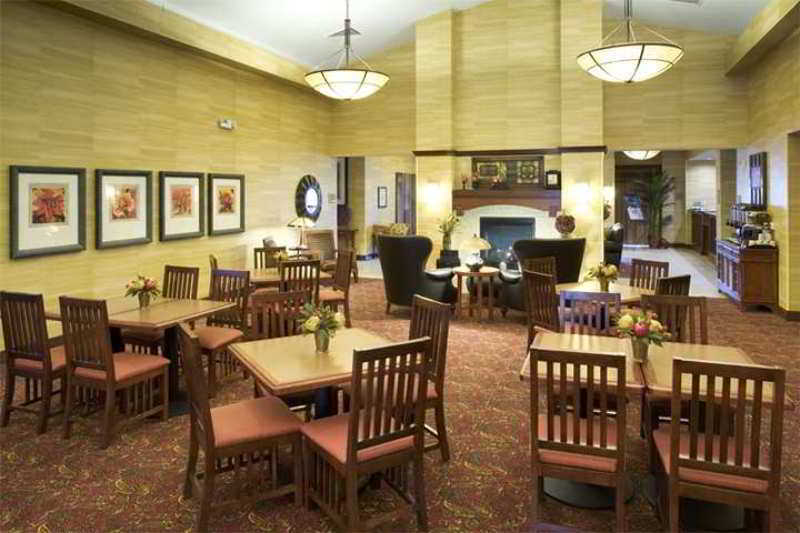 فندق أغورا هيلزفي  أجنحة هوموود باى هيلتون أجورا هيلز المطعم الصورة